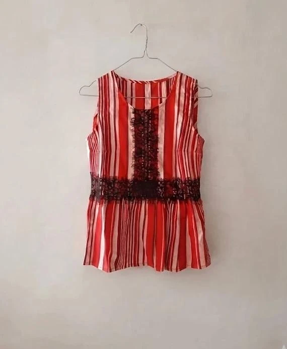 🌹 Blusa Peplum con Detalles de Encaje - Elegancia Natural 🌹